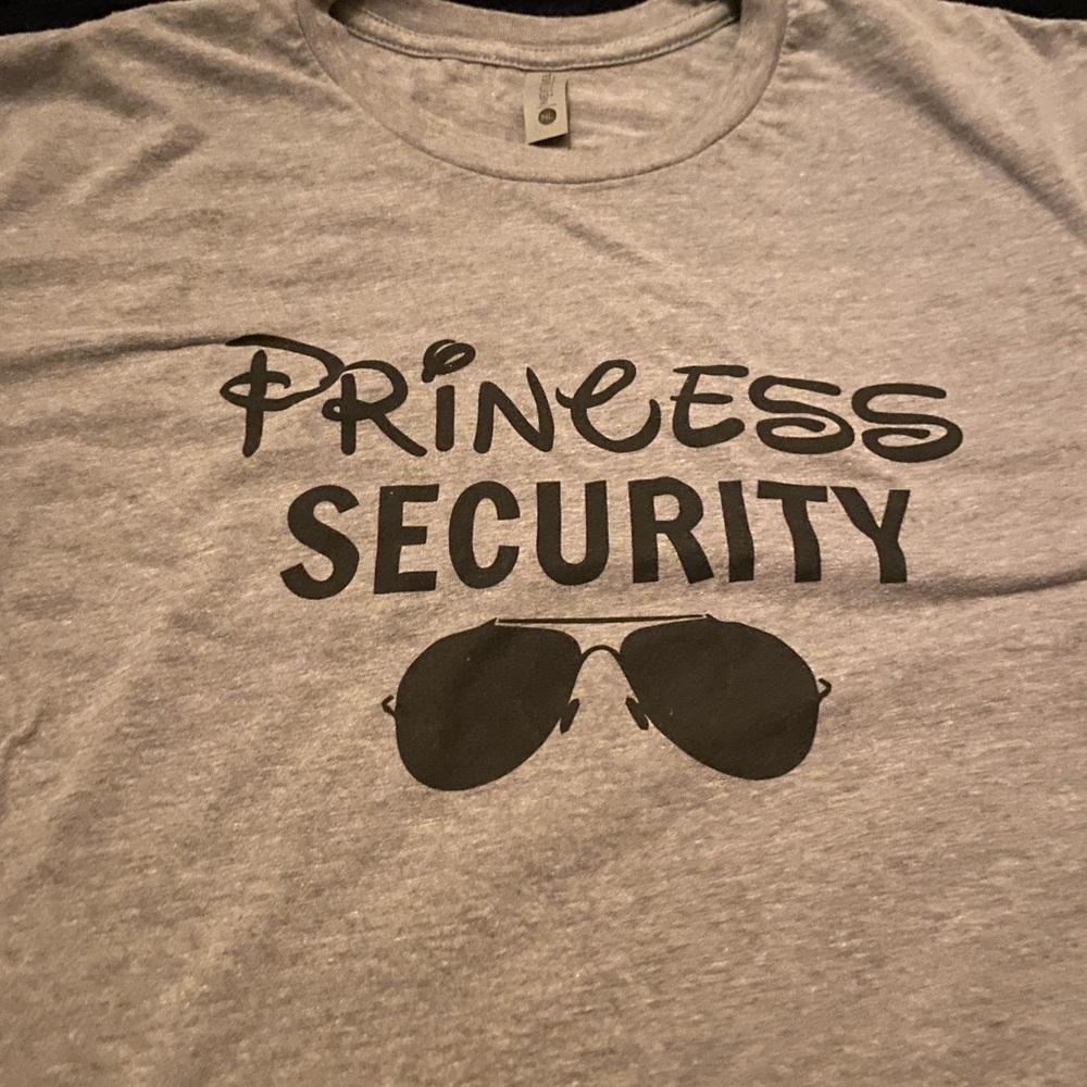 Size large  Small shop Disney shirt